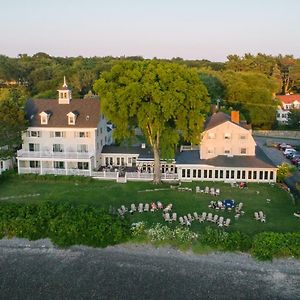 Breakwater Inn